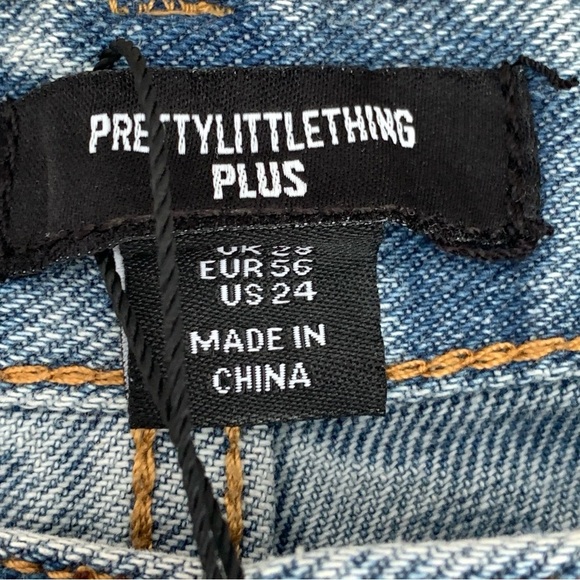 NWT PrettyLittleThing Ripped Jeans - Picture 5 of 6